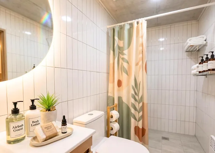 Sinchon Mapo 3 Bed, 3 Min To Station 2 Bedroom 1 Bath